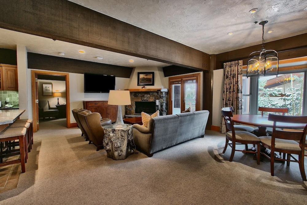 Premium Luxury Three Bedroom Suite with Hot Tub
