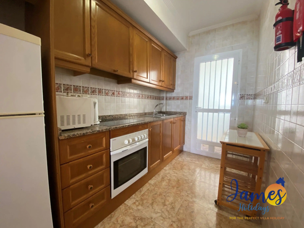 La Cinuelica 1st Flr apartment  &  com. pool L180