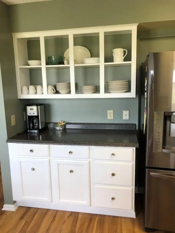 Tailslide Inn 4 Bedroom Home by RedAwning