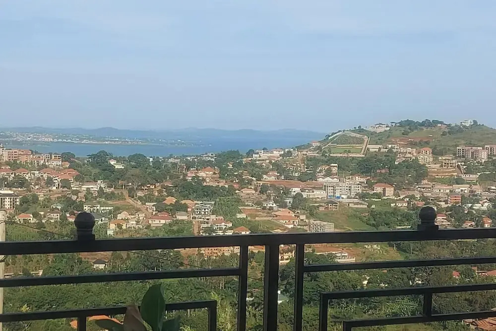 Cozy 2-bed Apartment in Akright City, Bwebajja