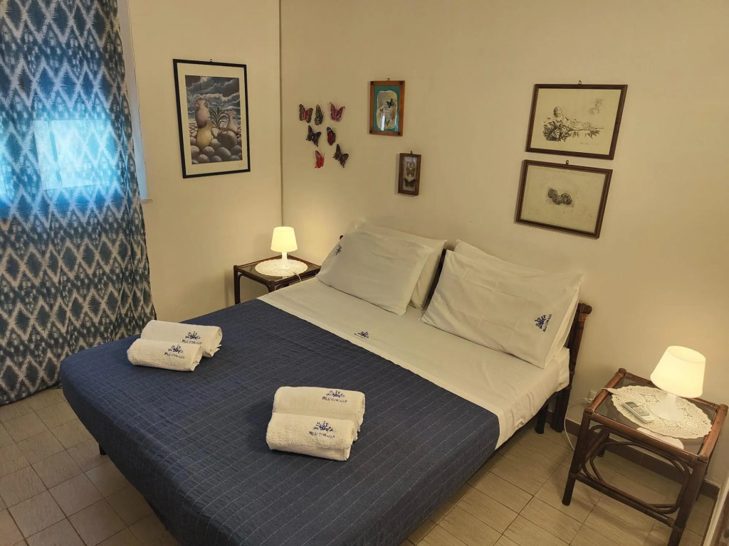 Seafront Apartment in Villa with Swimming Pool and Parking