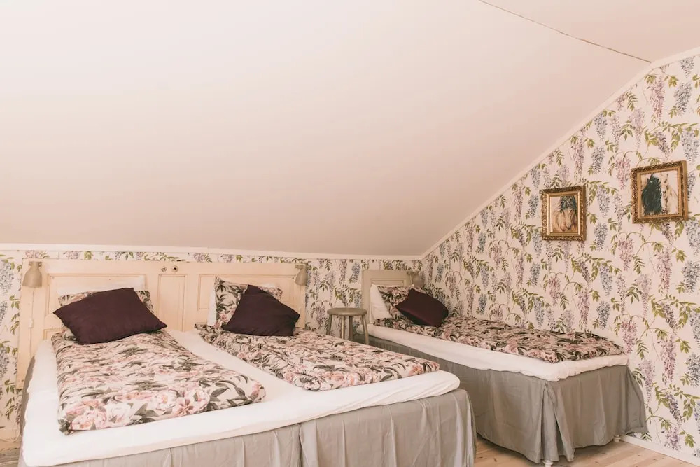Toric Farmlodge