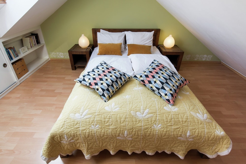 Modern and Cosy Apartment Near Krakow's Old Town