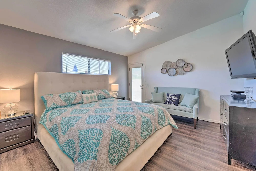 Central Lake Havasu City House: Grill & EV Charger