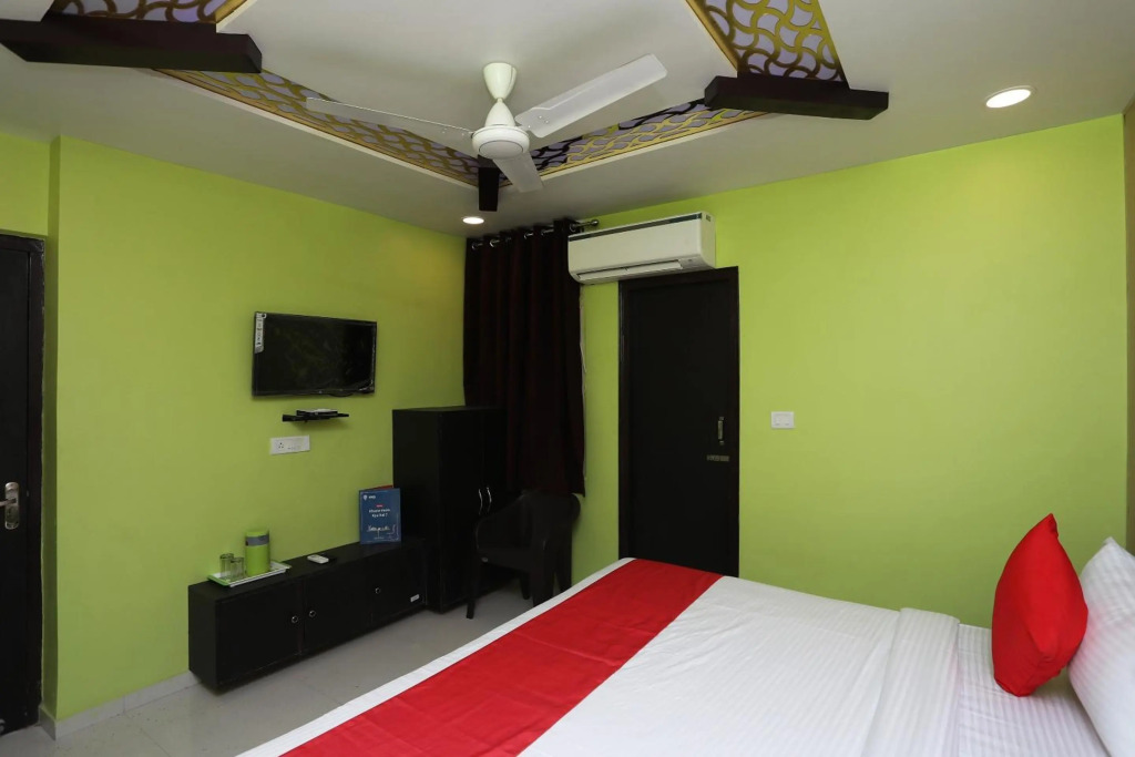 OYO Flagship 22697 Richa Grand Inn