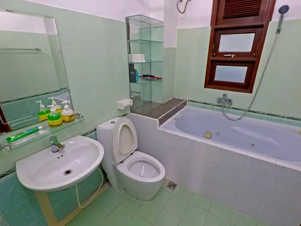 Drop By Saigon Hostel