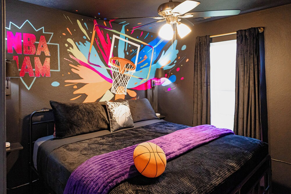 'groovy Games Getaway' Holiday Stay in Branson!