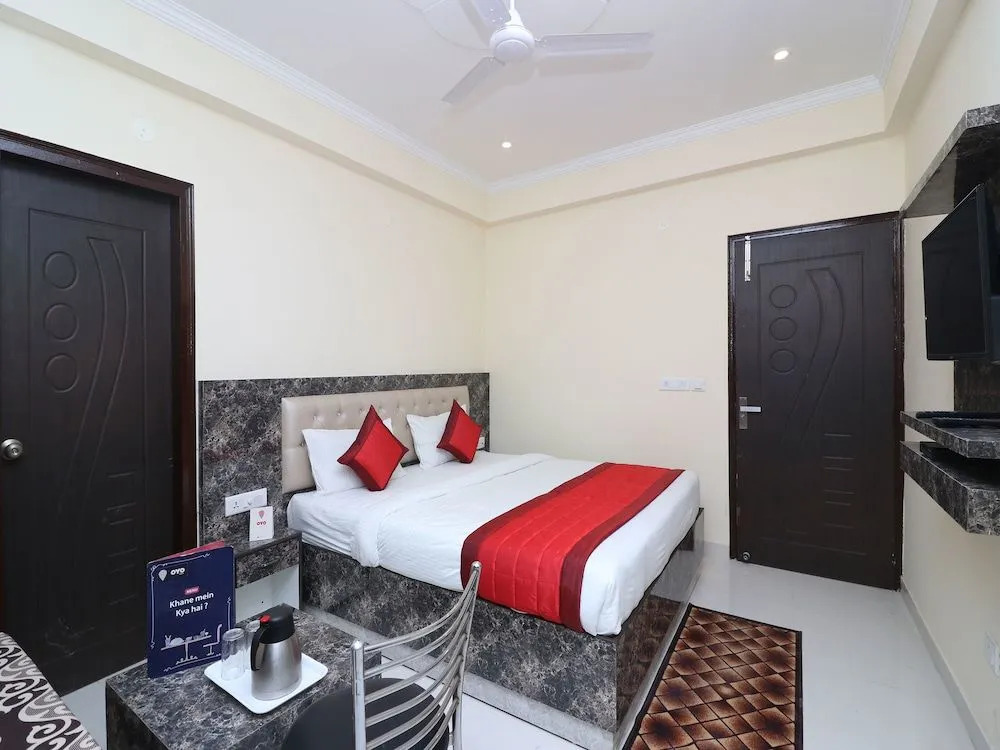 OYO 13658 Hotel Tanish Palace