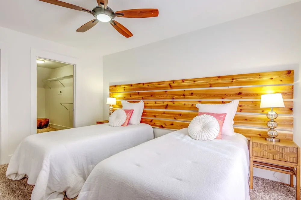 Nashville Bungalow w/ HOT TUB 10 min From Downtown!