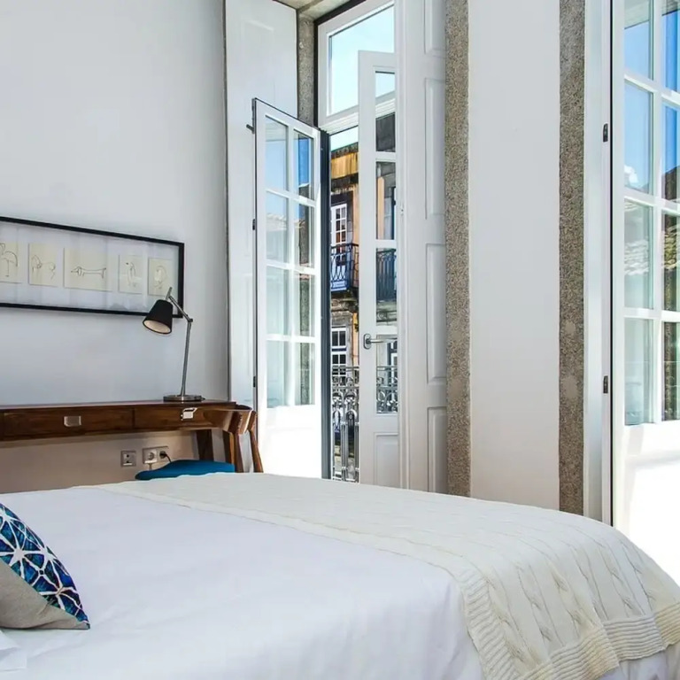 Liiiving in Porto Blue Flower Apartment