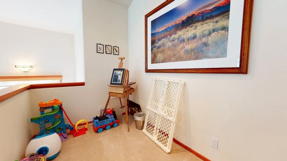 Snowcreek V 760 Pet-Friendly, Amazing Mountain Views, Private 2 Car Garage, Washer Dryer by RedAwning