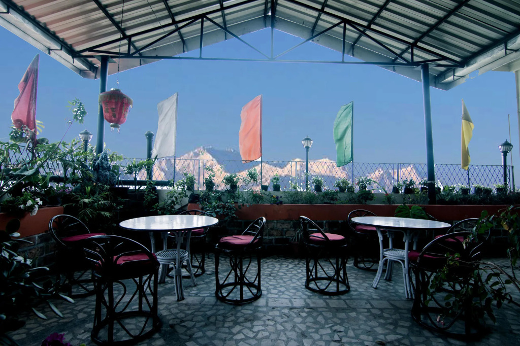 Central Hill Resort The Mall Road