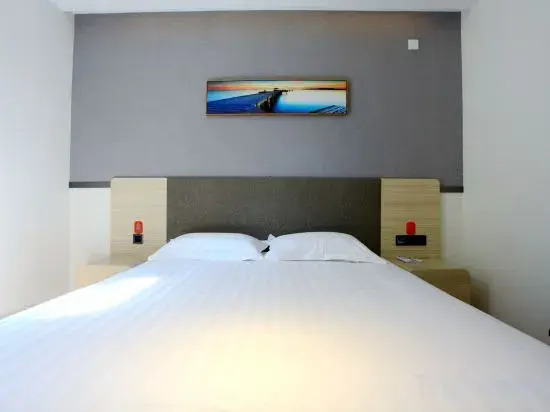 Huayi Hotel (Zibo Ancient Shopping Center)