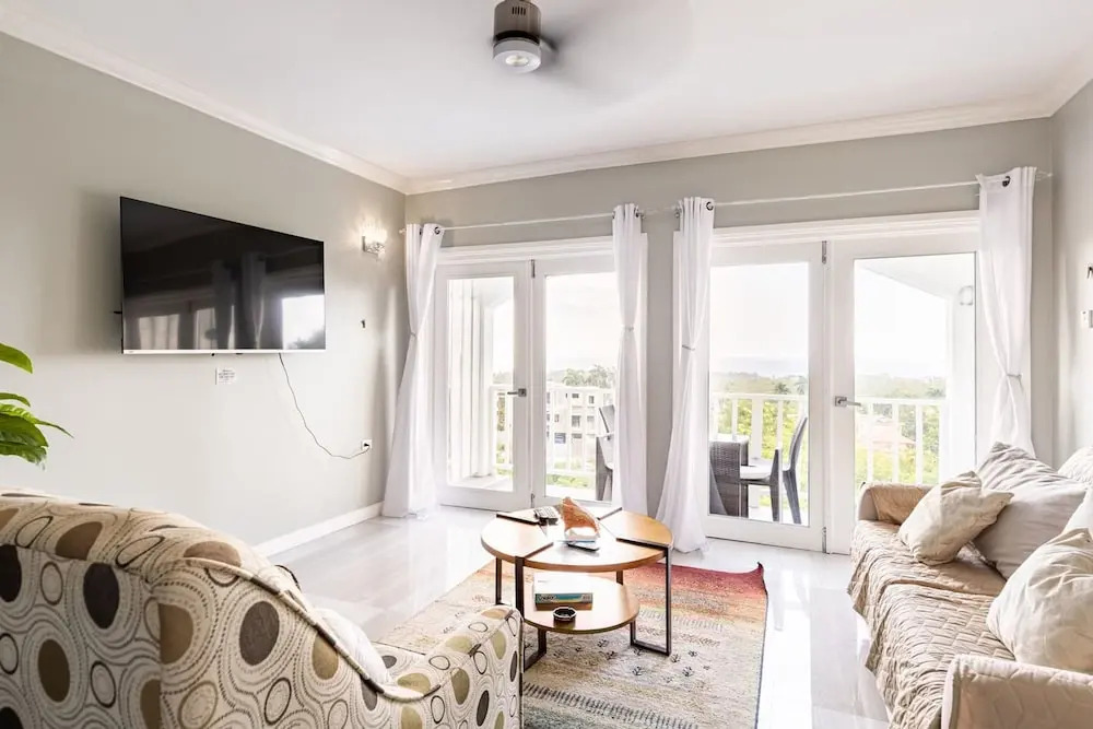 Charming Sea View Town House Chef Driver Optional
