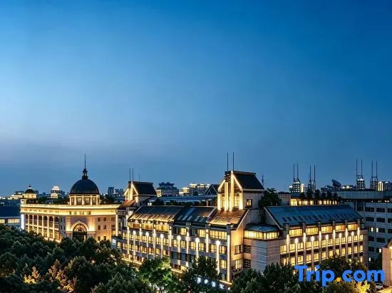 Five-star Bay Hotel