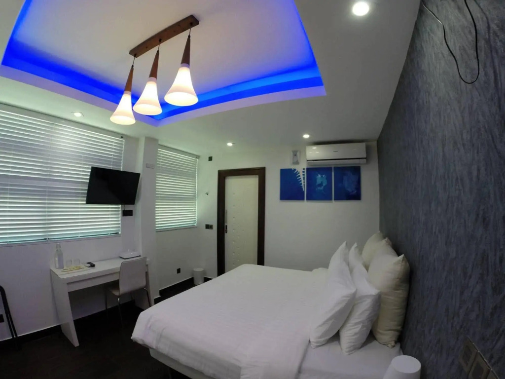 Airport Beach Hotel