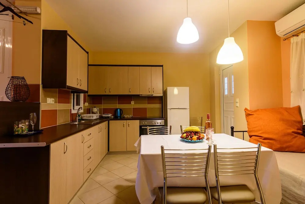 Kyparissia Garden Retreat - Fully Lux Duplex