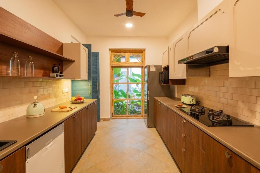 ELIVAAS Amayah Rasa 4 BHK Villa