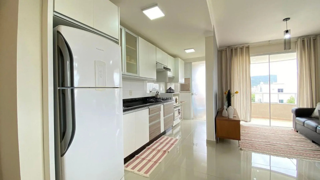 Aconchegante Apartamento na Praia de Bombas com ótima localização.