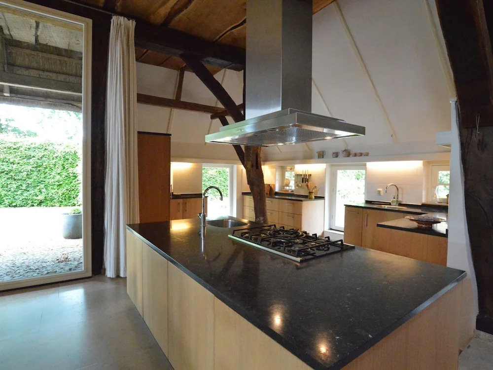 Luxurious Holiday Home in Monumental Farmhouse Near Nature Reserves - Zuna
