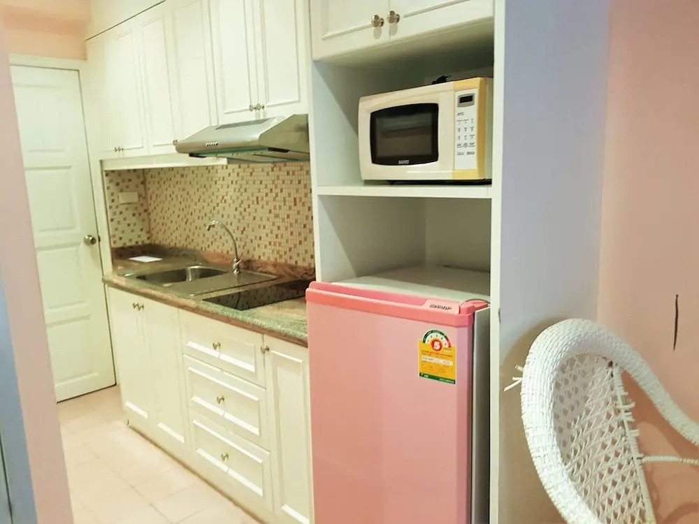 Jomtien beach condominium close to beach on great transport route Pattaya