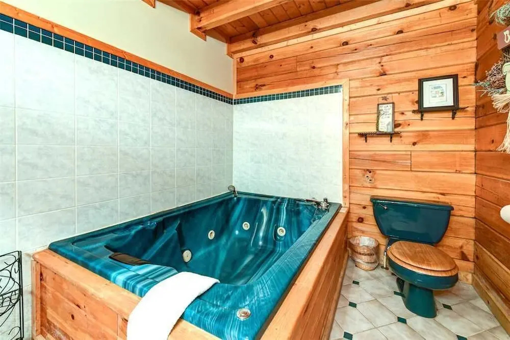 Cherished Memories, 2 Bedrooms, Jetted Tub, Near Golf Course, Sleeps 6