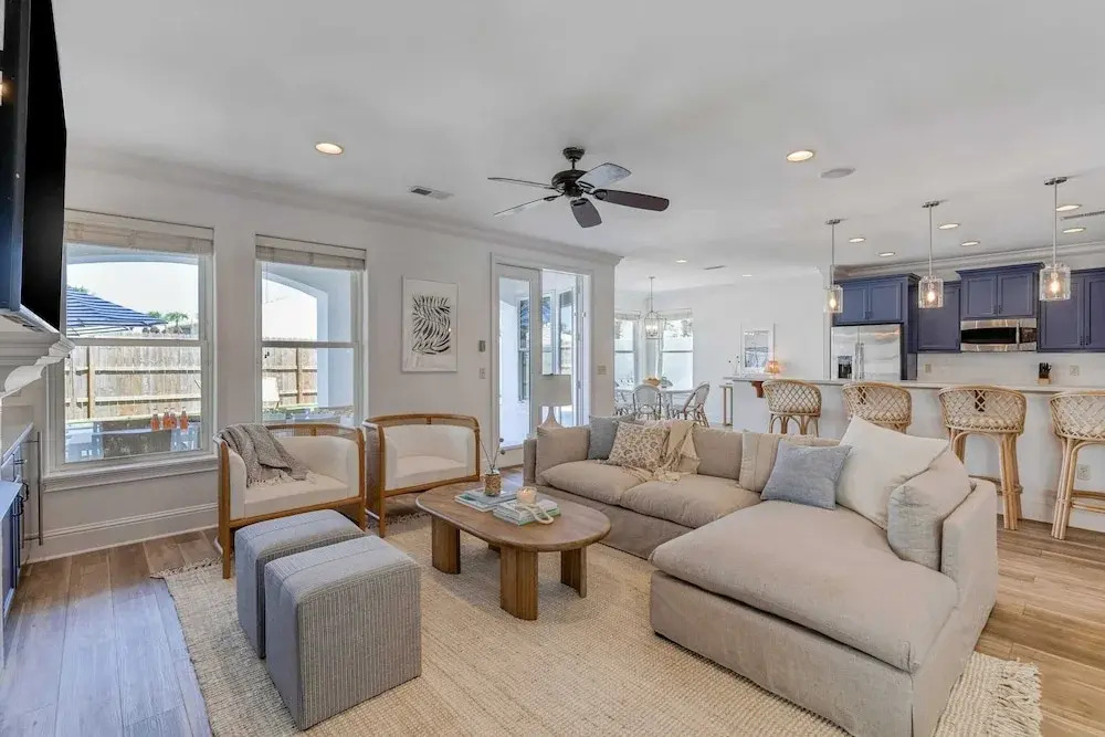 Sleeps 20, Private Pool, Putting Green, Walk to Beach Vitamin Sea by Avantstay