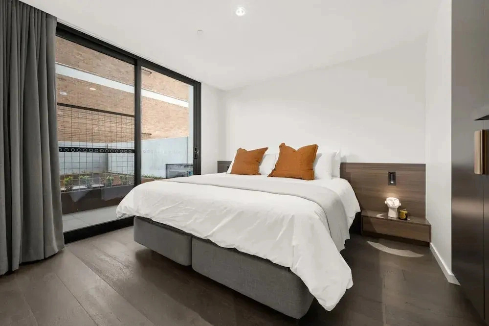 Sophisticated Inner-city 2-bed With Outdoor Dining