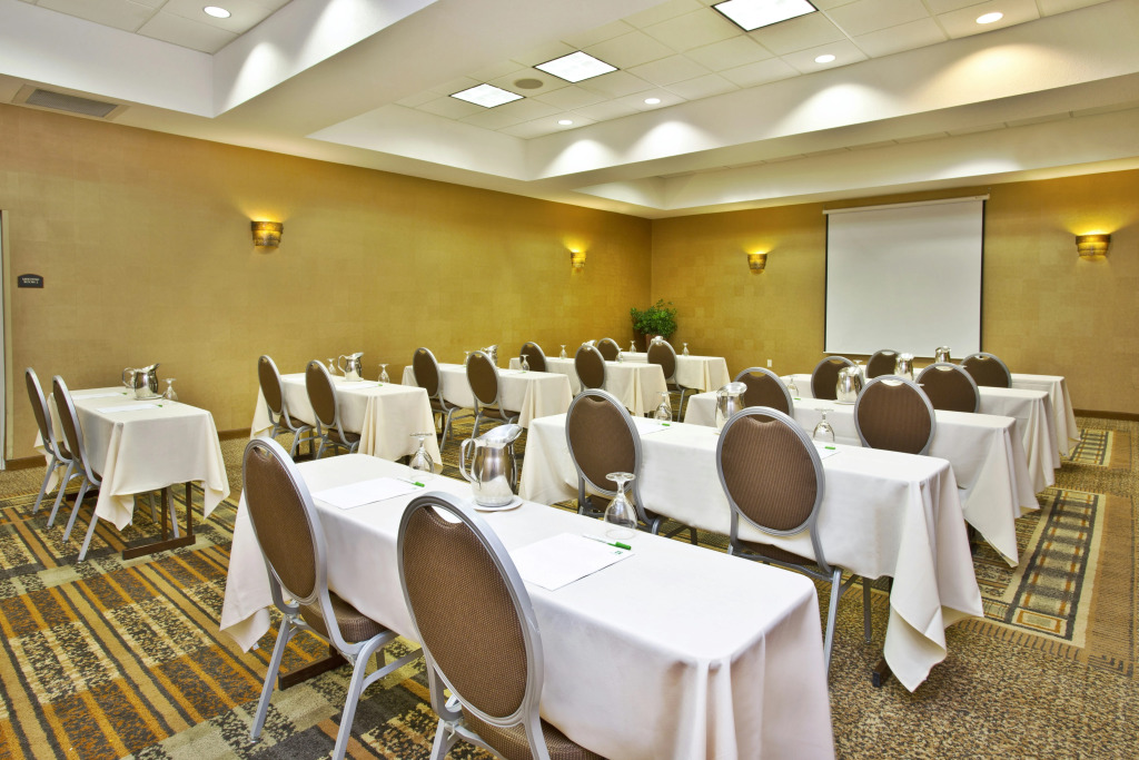 Holiday Inn & Suites Green Bay Stadium by IHG