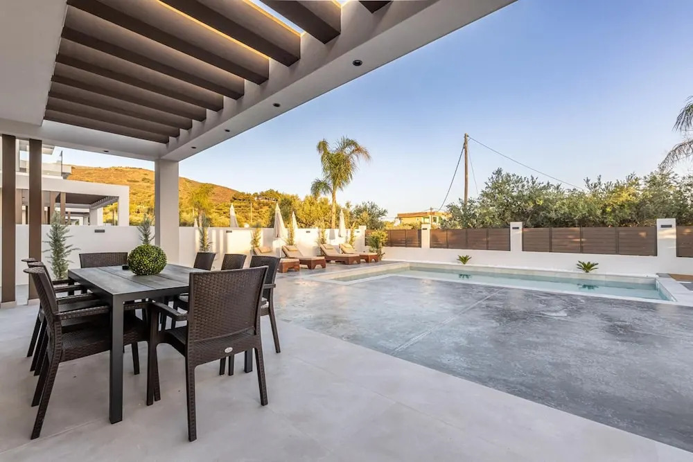 Villa Infinity Theo