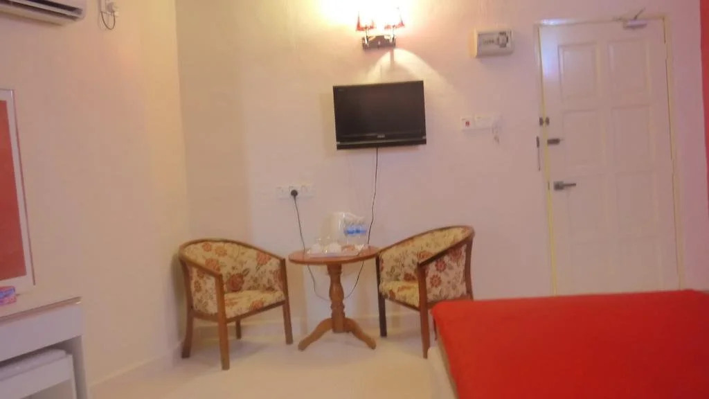 OYO 90010 Hotel Natalia Villa Inapan