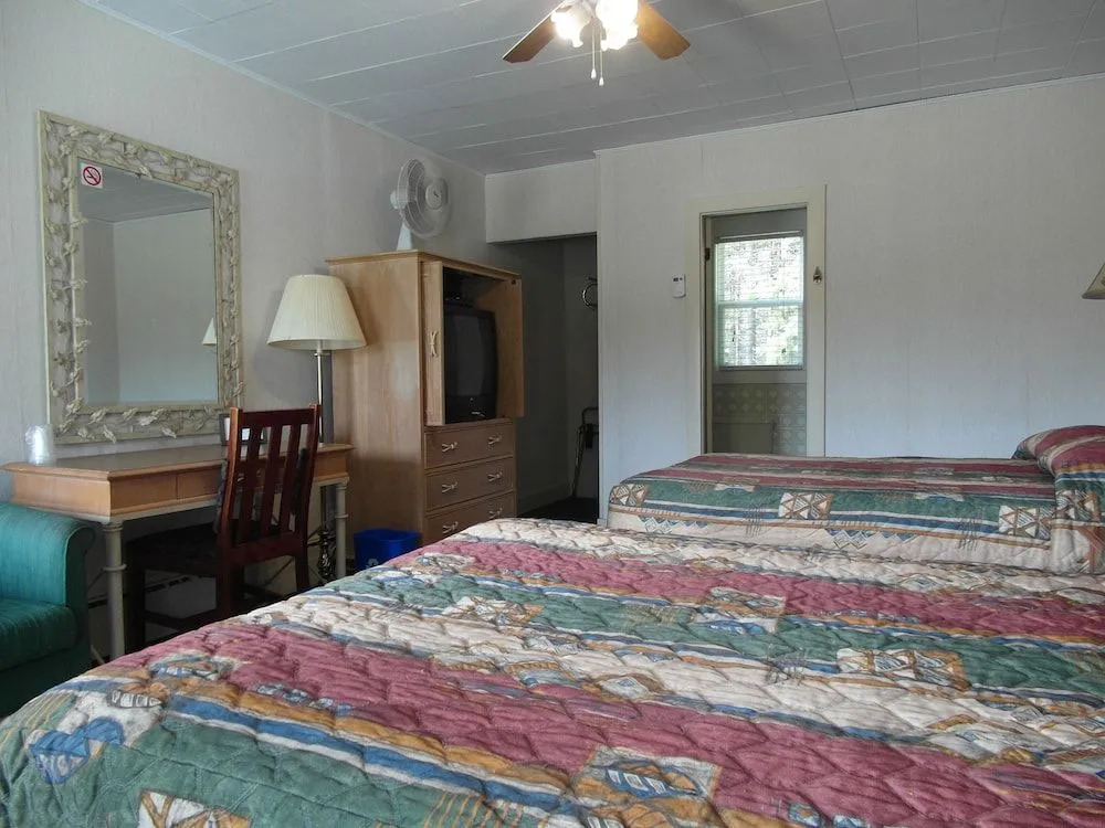 The Lionstone Inn Motel and Cottages