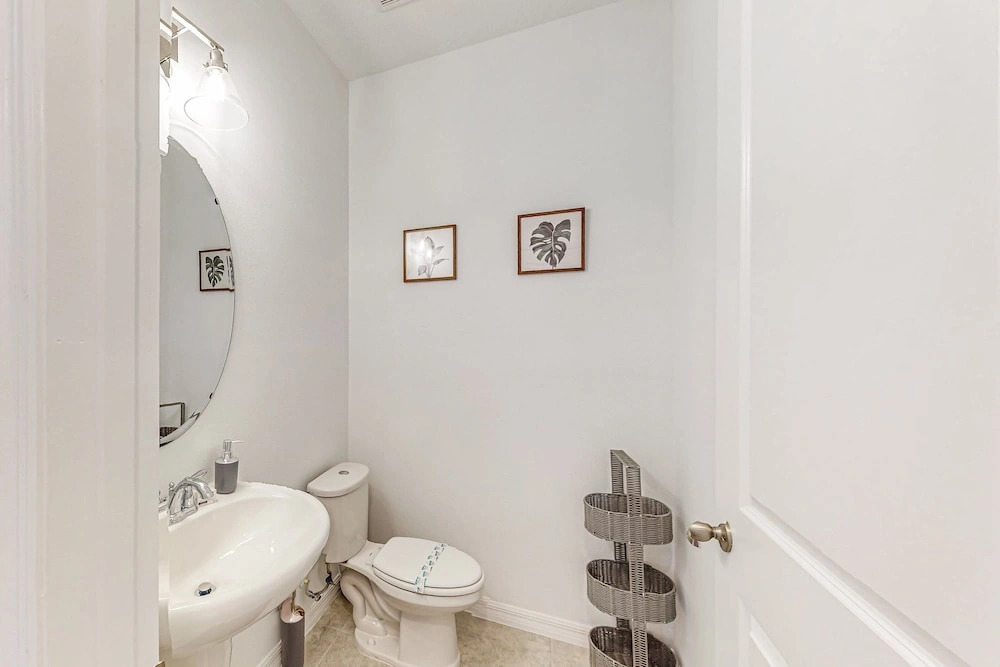 No Worries Retreat Disney-themed Townhouse in Davenport With Resort Amenities