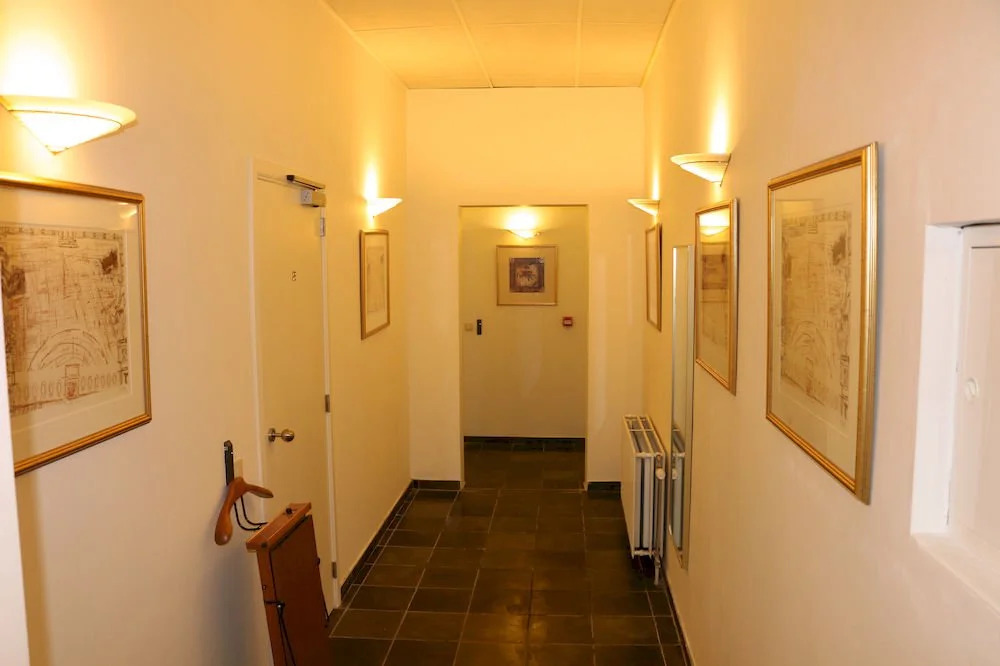 Le Central Hotel