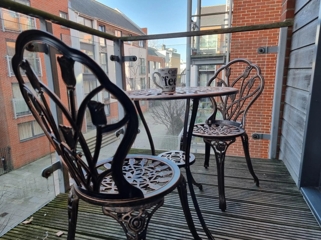 Splendid High Street 2 BR Apartment - King Bed - Wise Stays