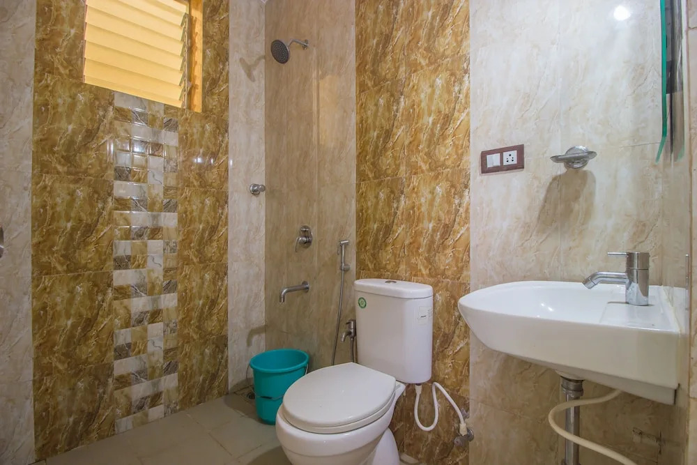 OYO 19954 Home Breezy 2BHK Fatrade