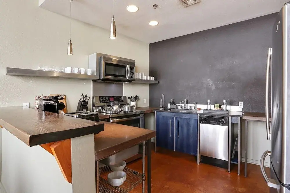 Stylish 3br/3ba Industrial Apt in Nola by Domio