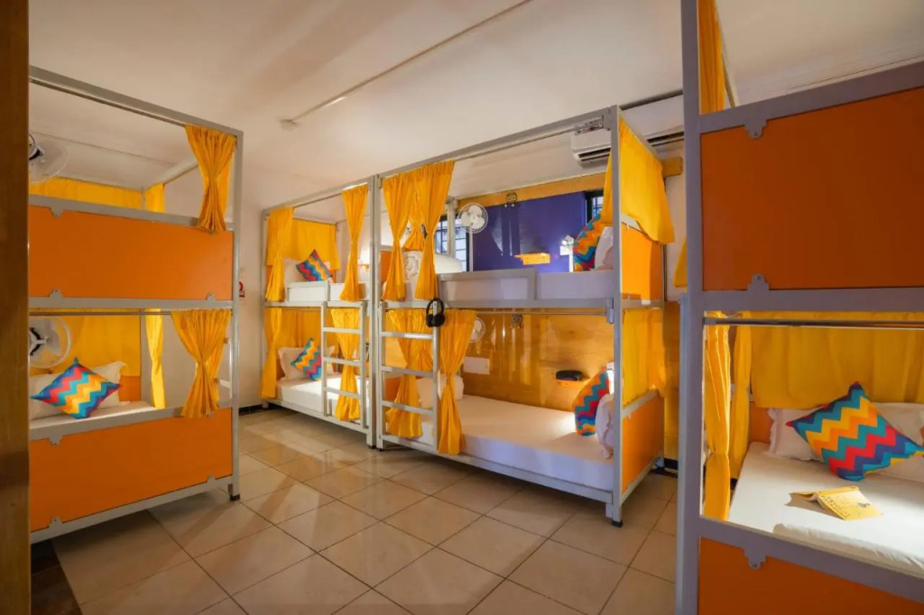 goSTOPS Bengaluru, Gandhi Nagar Majestic - Private Rooms & Dorms
