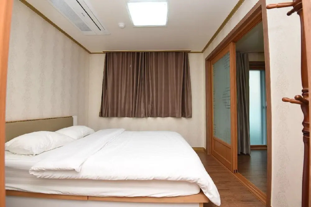 Daewoo Business Hotel