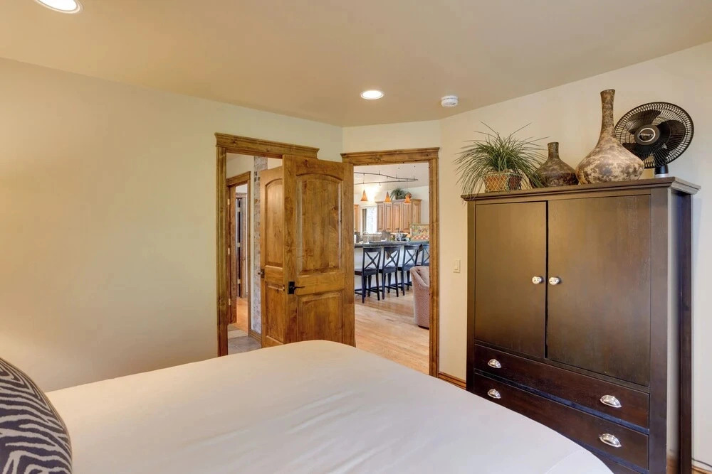 On Main St: 2 Mtn-view Units w/ Yard in Ouray