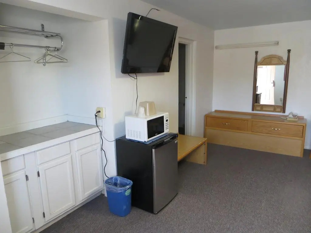 Economy Inn