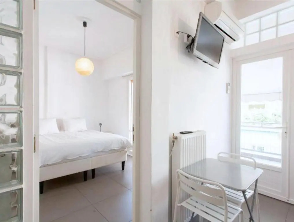 Acropolis apt with balcony - DM17