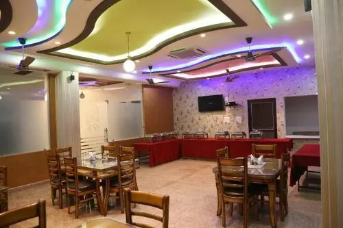 Hotel Dhanraj Palace