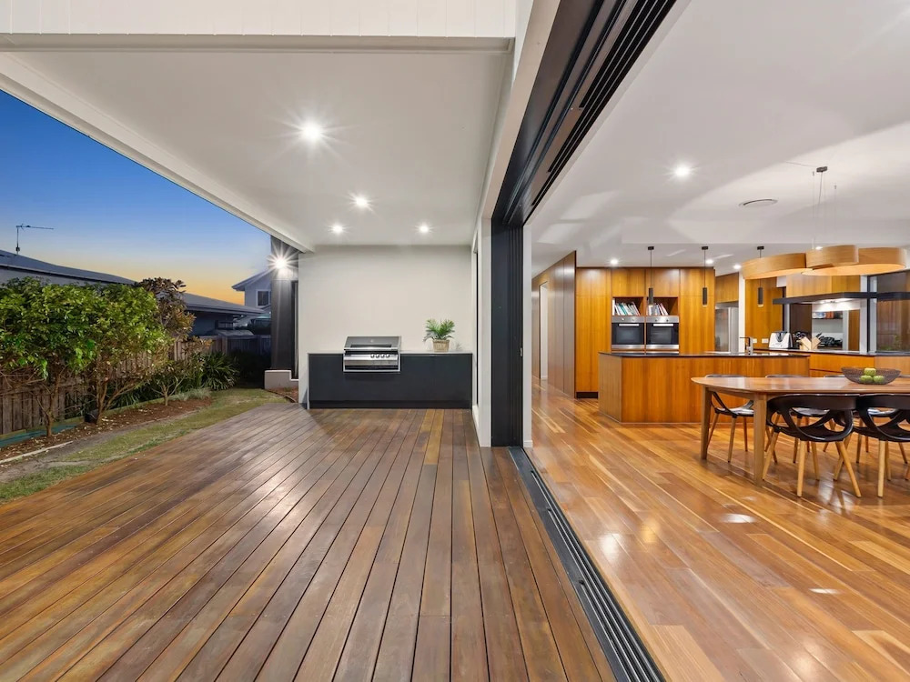 Stunning Beach House On Collins