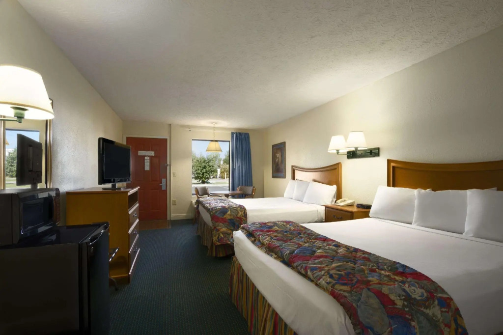 Days Inn By Wyndham Pigeon Forge South