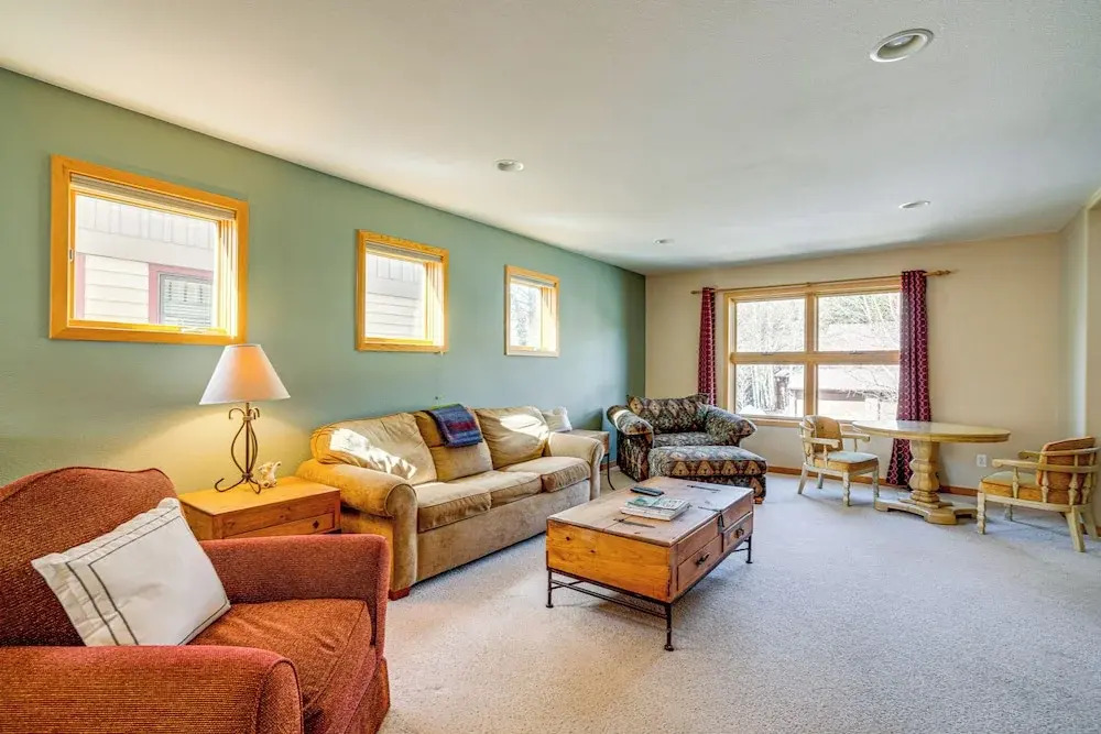 8 Mi to Skiing: Mtn-view Getaway in Frisco!