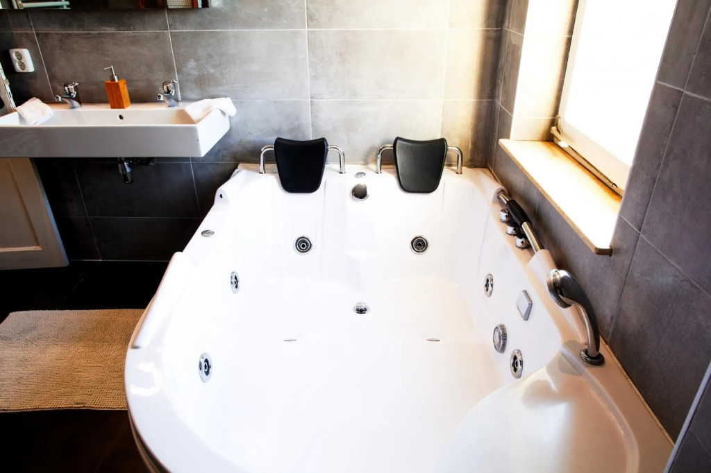 Charming Villa Near Maastricht and Hillside