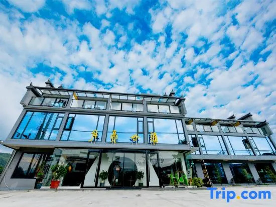 Yueliang Town Hotel
