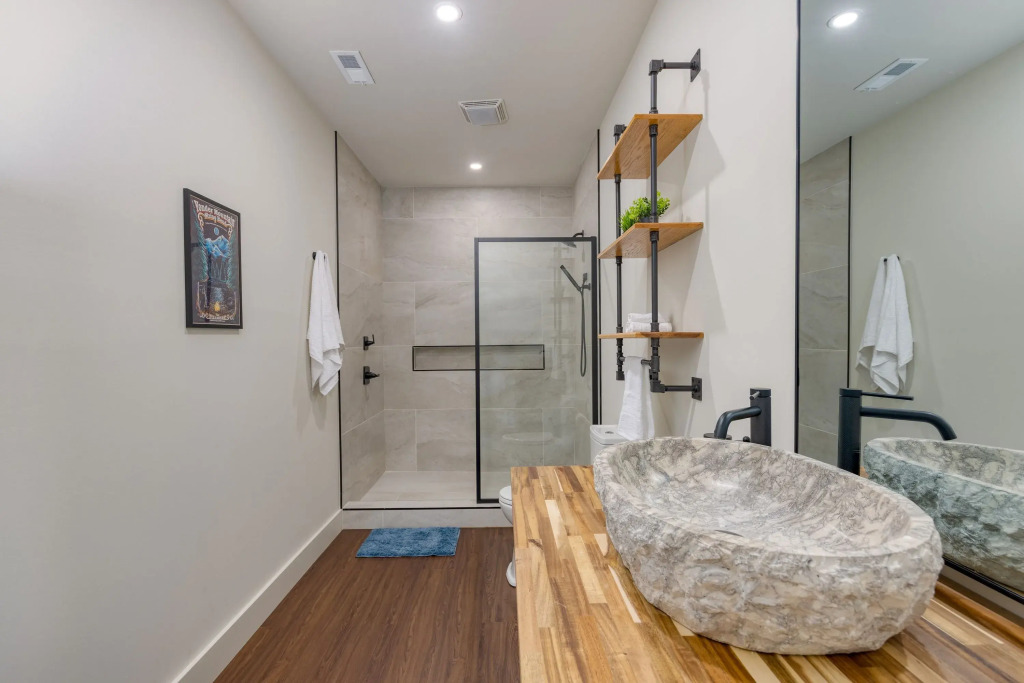 Dark Horse by Avantstay Secluded 5bdr w/ Hot Tub, Game Room, Deck Forest Views