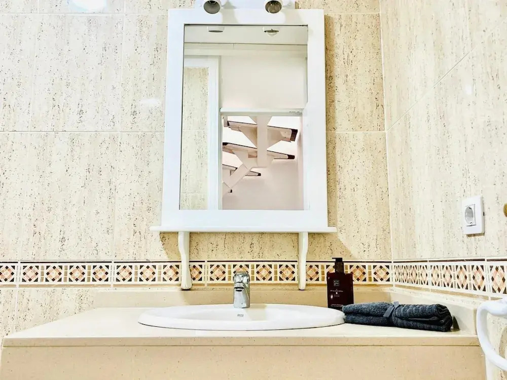 Spacious 2 BR Golden Apartment